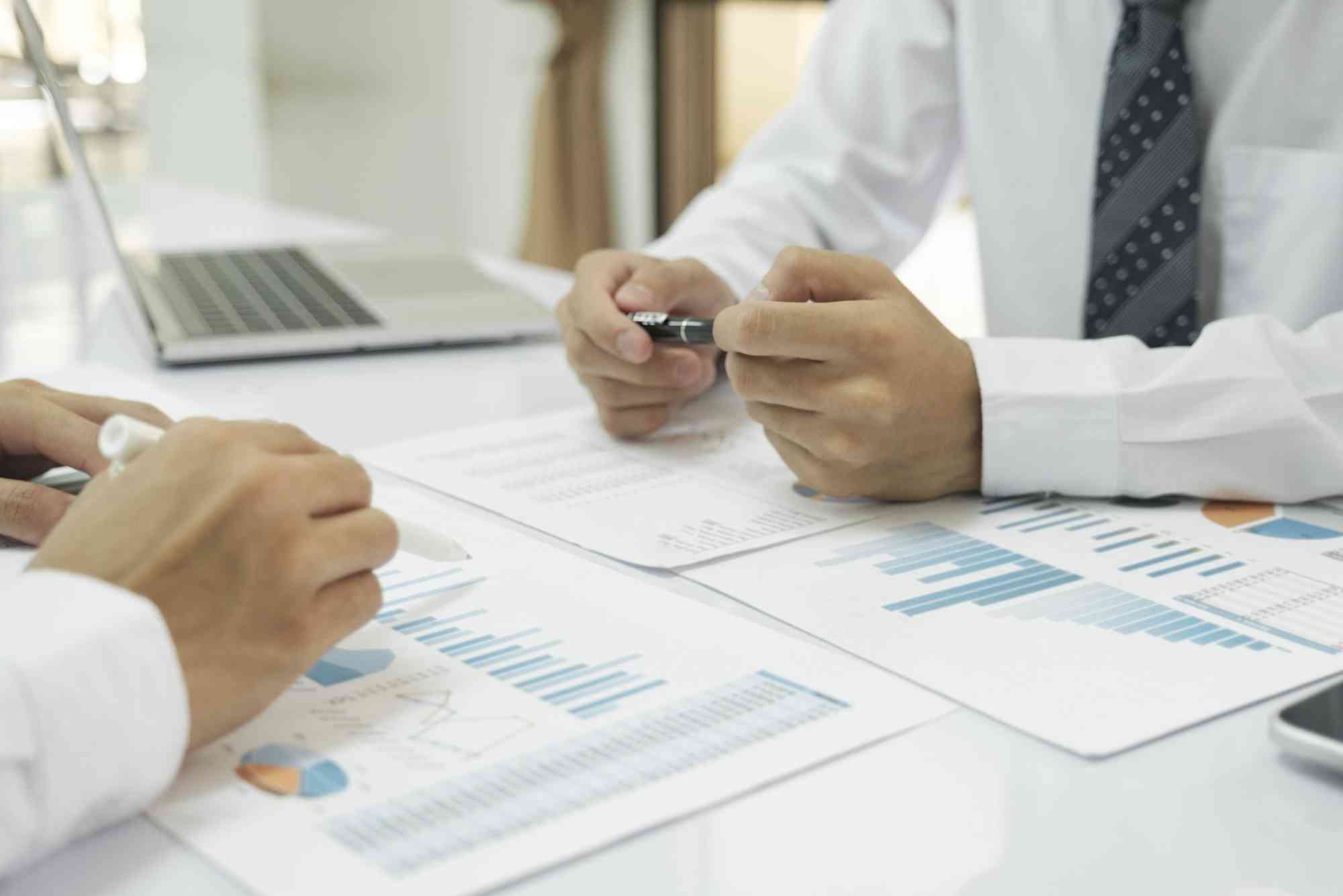 خطط تطوير تشمل قطاعات حيوية