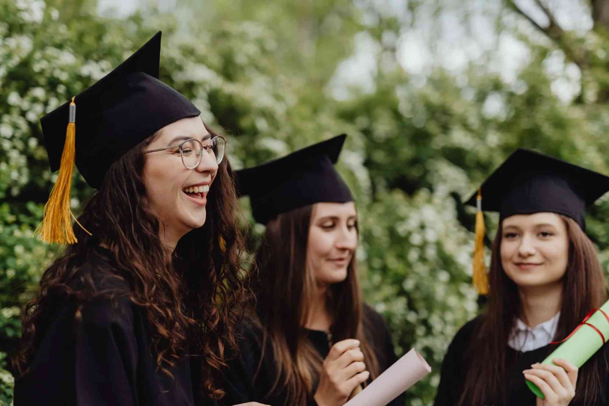 فرص تدريبية للطلبة والخريجين